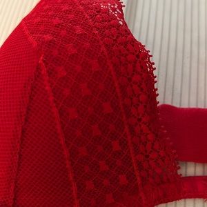 Victoria’s Secret Bra 34B